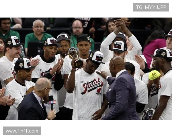 ✅体育直播🏆世界杯直播🏀NBA直播⚽奇观！山东一地天空出现“巨鲸”！网友：太震撼，有了鲲鹏的画面感……sports